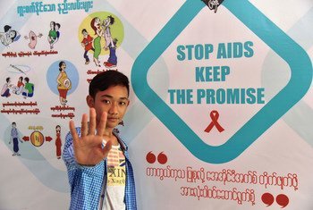 UNICEF realiza campañas en Myanmar para concienciar a la población sobre el VIH-SIDA.
