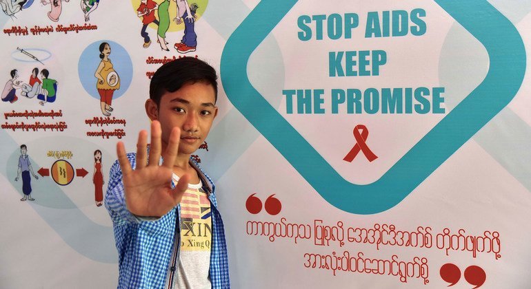 UNICEF realiza campañas en Myanmar para concienciar a la población sobre el VIH-SIDA.