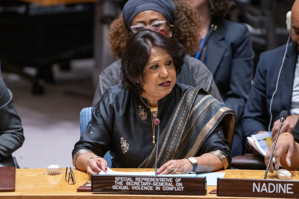 Pramila Patten, representante especial del Secretario General sobre la violencia sexual en los conflictos, informa al Consejo de Seguridad durante la reunión sobre la mujer y la paz y la seguridad.
