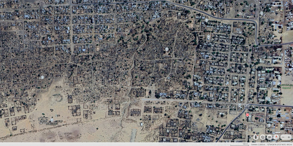 Ramani ya Google Earth ya Zalingii kuanzia tarehe 21 Machi 2025 ikiwa na dalili zinazoonekana za uharibifu wa nyumba katika sehemu ya kusini ya jiji.