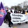مظاہرین  خواتین کے حقوق کے بین الاقوامی معاہدے ’استنبول کنونشن‘ سے ترکیہ کے نکلنے کے خلاف احتجاج کر رہے ہیں۔