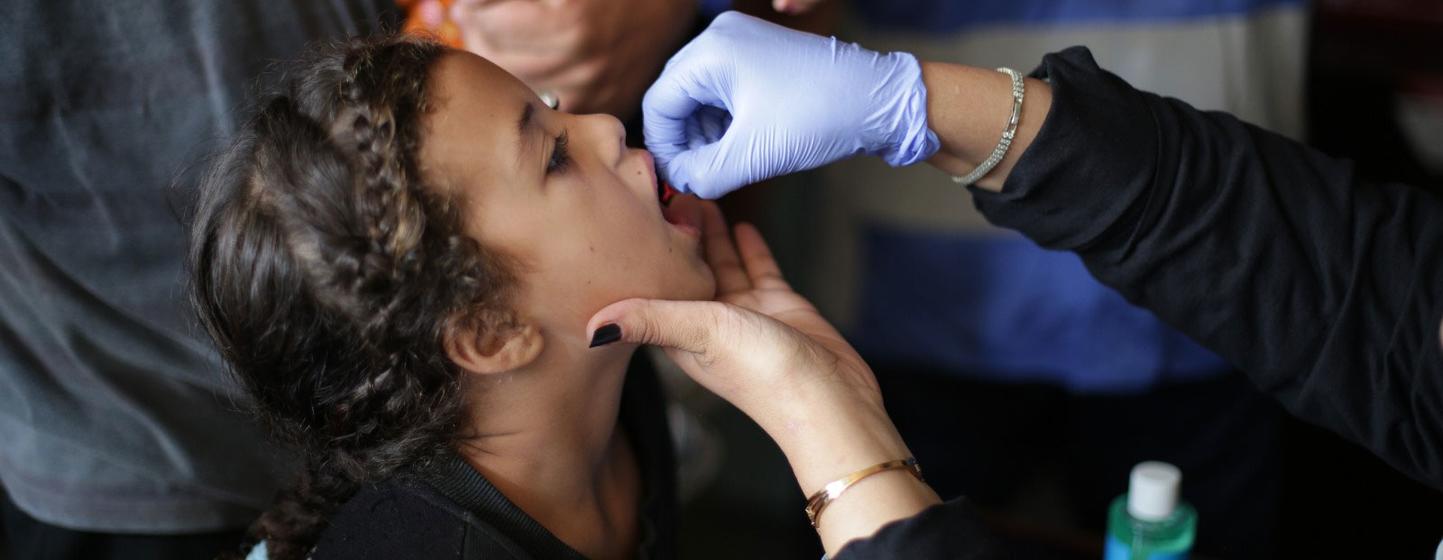 Une deuxième série de vaccinations contre la polio débute à Gaza.