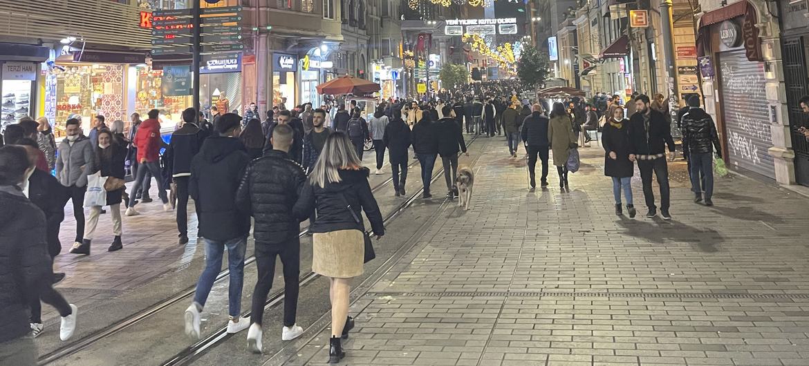 Улица Истикляль в Стамбуле.