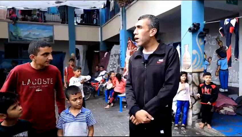 أحد النازحين الذين لجأوا إلى إحدى مدارس الأونروا التي تحولت إلى ملاجئ في مخيم النصيرات وسط غزة يقول إن تلك الملاجئ تظل مصدرا للأمان  