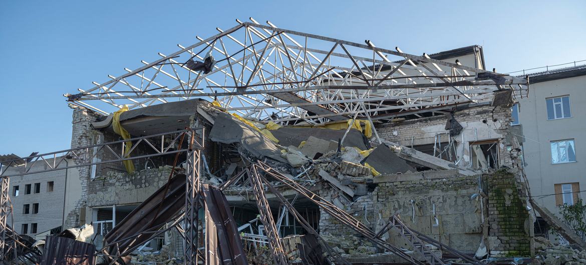 ​Le principal hôpital d'Izyum, dans la région de Kharkiv, en Ukraine, a été presque entièrement détruit.