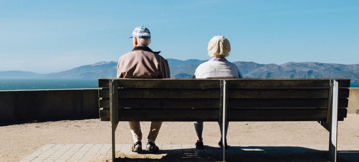 Без ухода за престарелыми на дому система здравоохранения ЕС может рухнуть.    