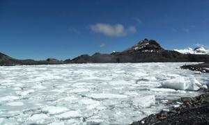 Paisajes que rodean el glaciar Pastoruri, el que más ha retrocedido en la Cordillera Blanca en los últimos 40 años. Es un símbolo del cambio climático.
