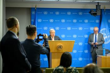 الأمين العام للأمم المتحدة أنطونيو غوتيريش يتحدث إلى الصحفيين في مقر الأمم المتحدة بنيويورك.