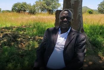Bw. Jimmy Owilli, Mwenyekiti wa kikundi cha Ufugaji Nyuki cha Jo Waa, wanufaika wa mradi wa FAO nchini Uganda.