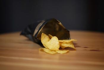 تین ارب ڈالر کا اقوام متحدہ کا سالانہ بجٹ آلووں سے بنے چپس کی عالمی مارکیٹ کے حجم تیس ارب ڈالر سے دس گنا کم ہے۔