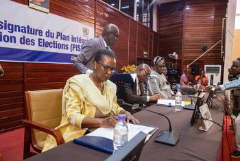 Prime Minister Felix Moloua of the Central African Republic, the President of the National Elections Authority, Me Mathias Morouba, and MINUSCA head Valentine Rugwabiza signed the Integrated Plan for Securing the Elections, on 14 February 2023.