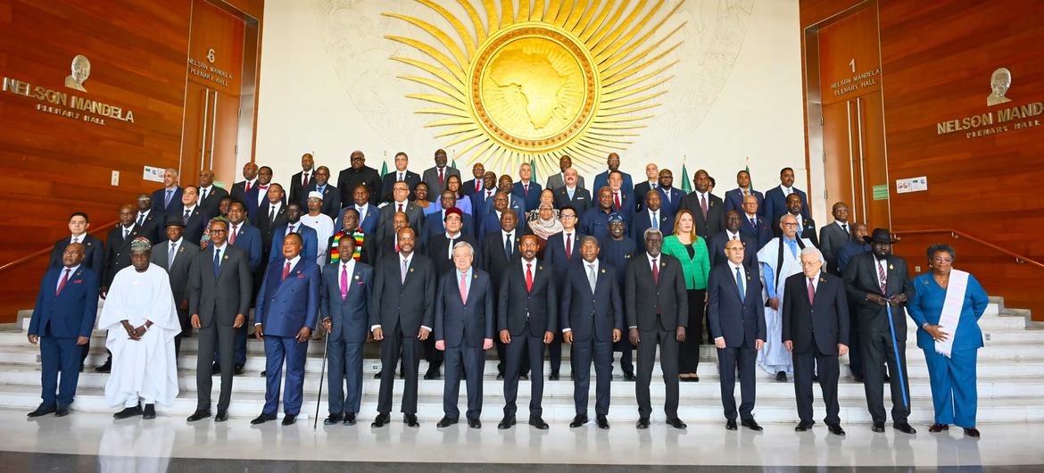 संयुक्त राष्ट्र महासचिव एंतोनियो गुटेरेश, आदिस अबाबा में अन्य अफ़्रीकी देशों के नेताओं के साथ. 