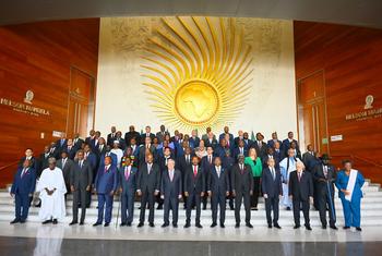 Photo de groupe des dirigeants de l'Union africaine et de ONU au Nelson Mandela Gateway Hall à Addis-Abeba, en Afrique du Sud.