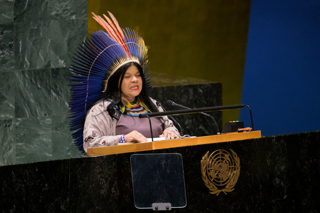 La ministre des peuples autochtones du Brésil, Sonia Guajajara. 