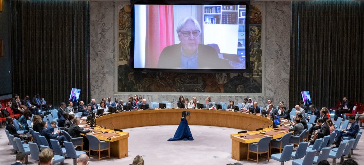 Martin Griffiths (on screen), Deputy Secretary-General for Humanitarian Affairs and Emergency Relief Coordinator, presents a summary of the Security Council meeting on the maintenance of peace and security of Ukraine.