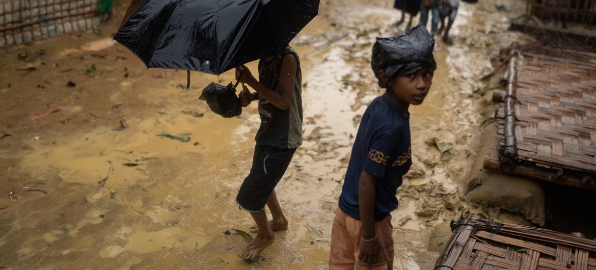 考克斯巴扎尔的一个罗兴亚难民营受到气旋“摩卡”冲击。