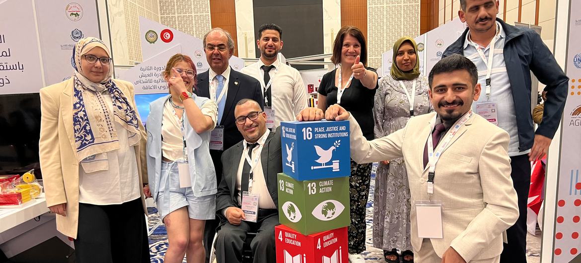 مجموعة من الأشخاص ذوي الإعاقة أثناء مشاركتهم  في المنتدى العالمي لرواد الأعمال والاستثمار 2024.