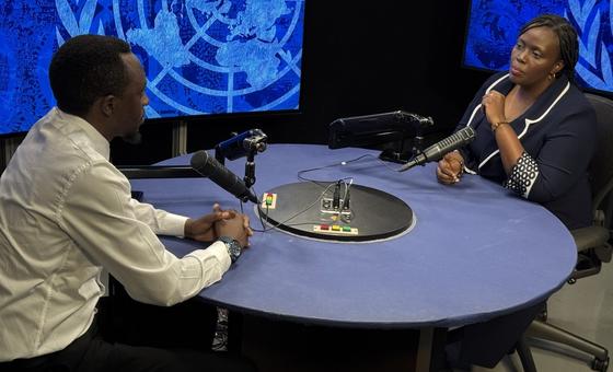 Christina Kamili Ruhinda (kulia), Mkurugenzi Mtendaji wa Mtandao wa Mashirika yanayotoa huduma ya msaada wa kisheria nchini Tanzania, TANLAP, akizungumza na Anold Kayanda wa Idhaa ya Kiswahili ya Umoja wa Mataifa, New York, Marekani, Machi 2025.