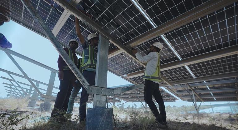 Solar panels, including new technologies, not only produce electricity from the top, but also from the bottom, which causes more electricity to generate less land. Solar panels, including new technologies, not only produce electricity from the top, but also from the bottom, which causes more electricity to generate less land.