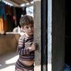 طفل سوري لاجئ تعيش عائلته في مدينة صور اللبنانية منذ ثماني سنوات.