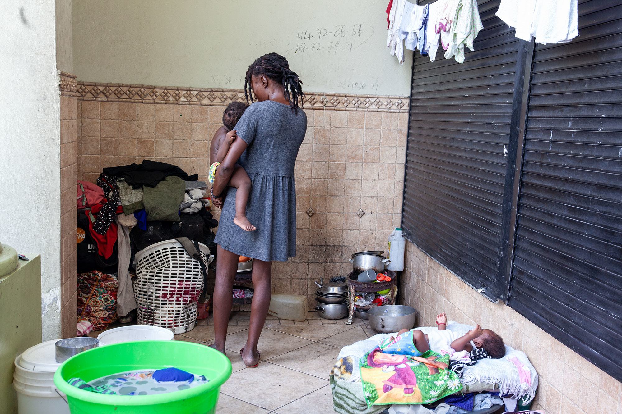 Une femme décrit avoir été violée alors qu'elle fuyait la violence des gangs avec ses six enfants et qu'elle était enceinte de quatre mois.