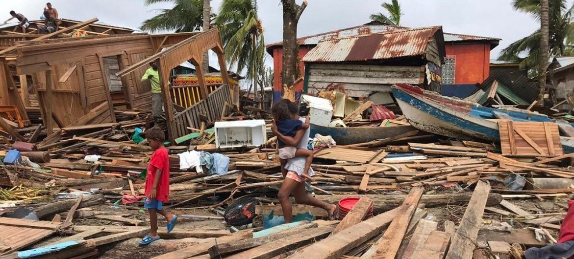 El huracán Iota causó destrucción e inundaciones en toda Nicaragua, dejando a miles de personas sin hogar.