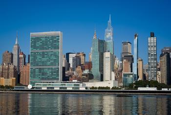 مبنى المقر الدائم للأمم المتحدة المطل على "النهر الشرقي" في مدينة نيويورك الأمريكية.