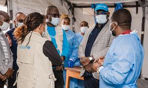 Naibu Mwakilishi wa UNICEF DRC, Dkt. Mariame Sylla, Mkuu wa Afya wa UNICEF DRC, Dkt. Amédée Prosper Djiguimdé, pamoja na timu za UNICEF na washirika wa utekelezaji wametembelea kituo cha kutenga na kutibu ugonjwa wa mpox katika Hospitali ya Kavumu mnamo …
