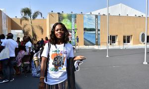 Odudu-Abasi James Asuquo, um jovem ativista da Nigéria na COP27 em Sharm El-Sheikh, Egito.