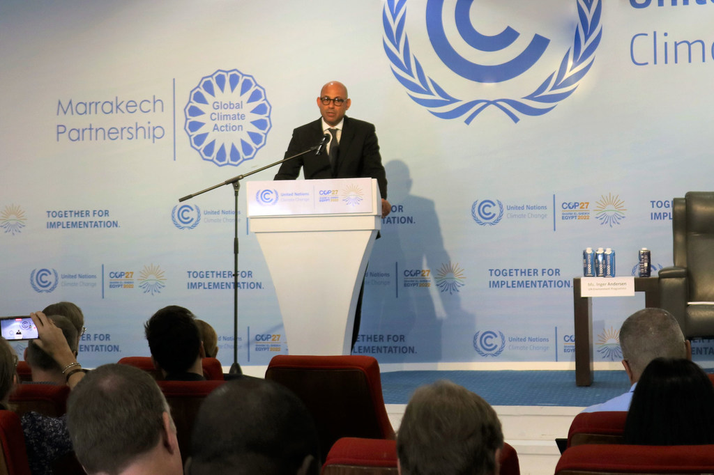 联合国气候变化框架公约执行秘书斯蒂尔在埃及沙姆沙伊赫举行的气候大会排放差距报告发布会上。