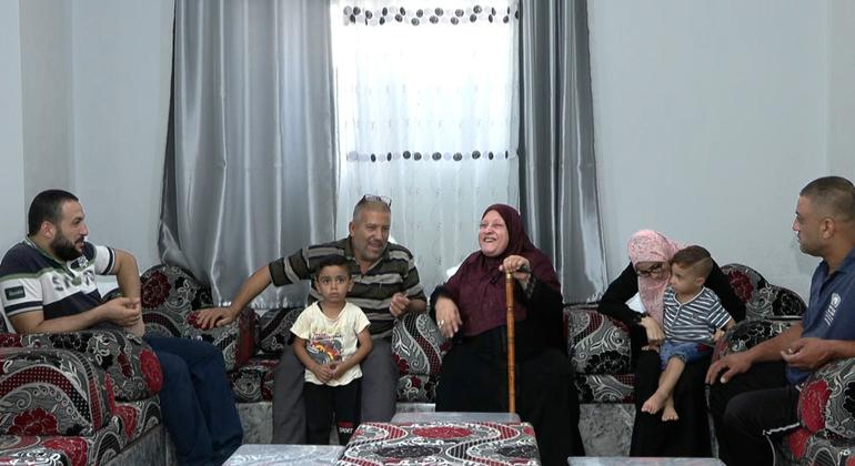 عائلة الصعيدي، هي واحدة من ثماني عائلات لاجئة فلسطينية انهت الأونروا من إعادة إعماره منزلها في مخيم جباليا للاجئين الفلسطينيين شمال القطاع في سبتمبر الماضي.