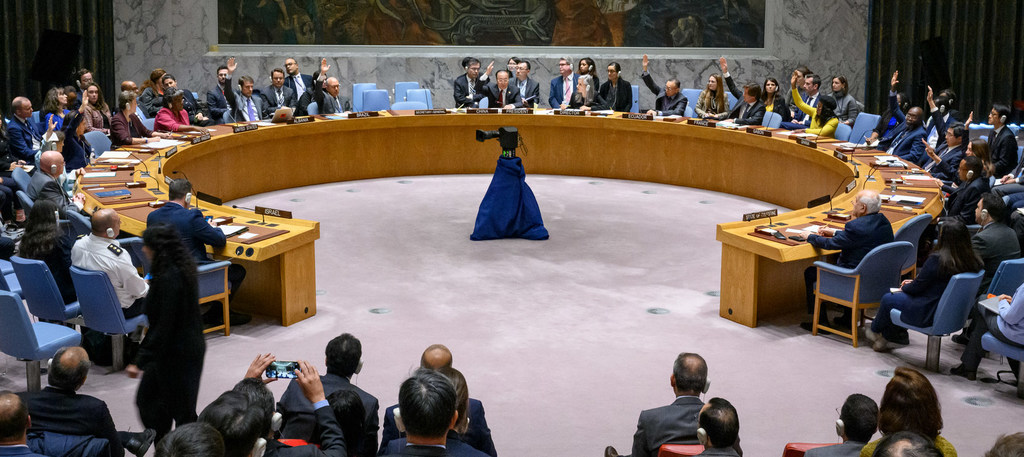 Le Conseil de sécurité adopte une résolution appelant à des pauses humanitaires urgentes et à la création de couloirs dans la bande de Gaza.