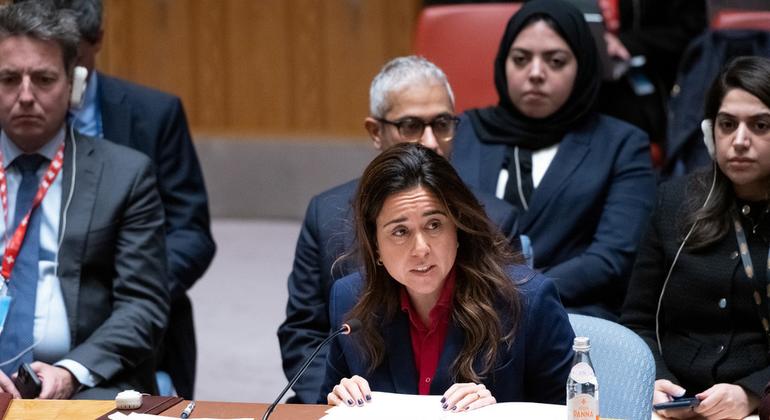 السفيرة لانا زكي نسيبة الممثلة الدائمة لدولة الإمارات العربية المتحدة، تتحدث أمام مجلس الأمن الدولي.