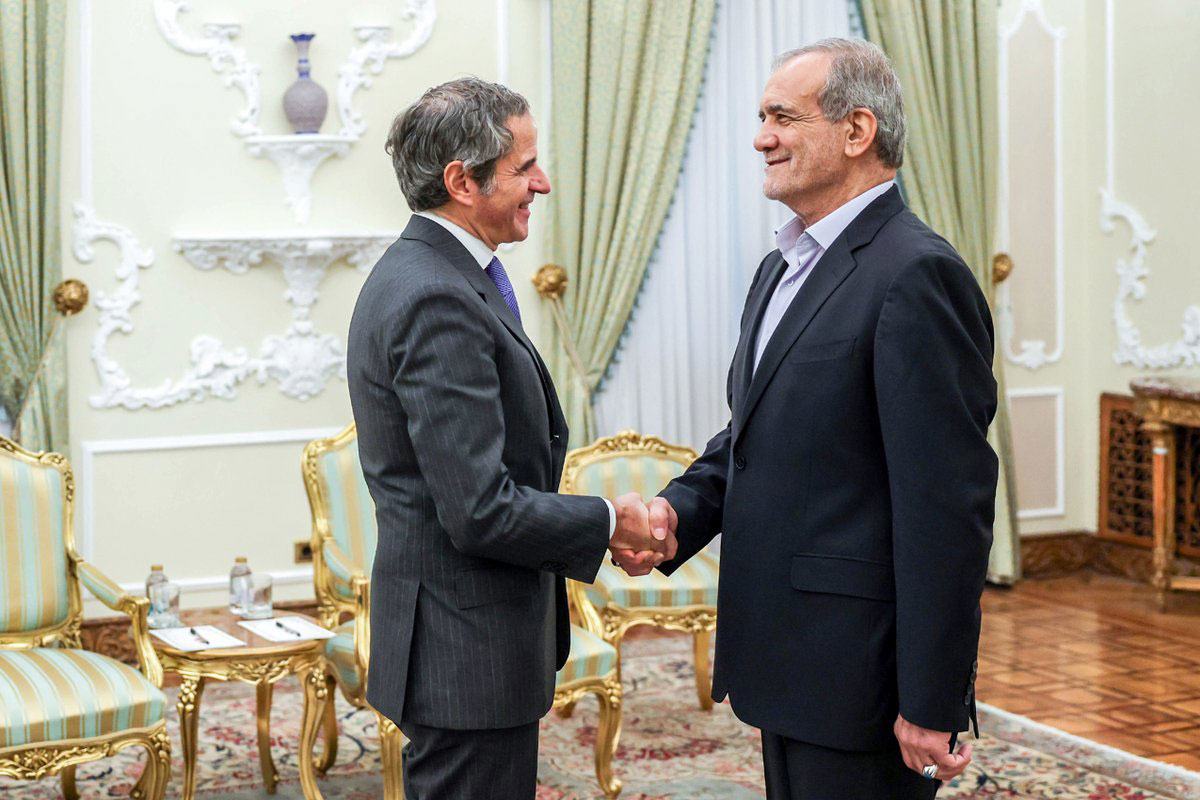 آئی اے ای اے کے سربراہ رافائل میریانو گروسی نے گزشتہ سال نومبر میں ایران کے نومنتخب صدر مسعود پزیشکیان سے ملاقات بھی کی تھی۔