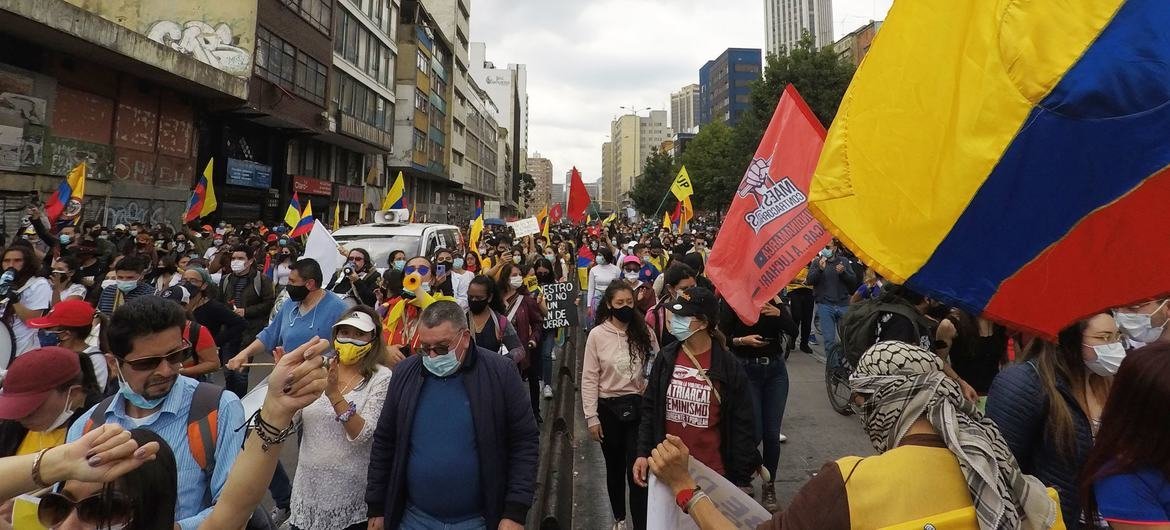 Protesta en las calles de Bogotá, Colombia, en abril de 2021. (Foto de archivo)