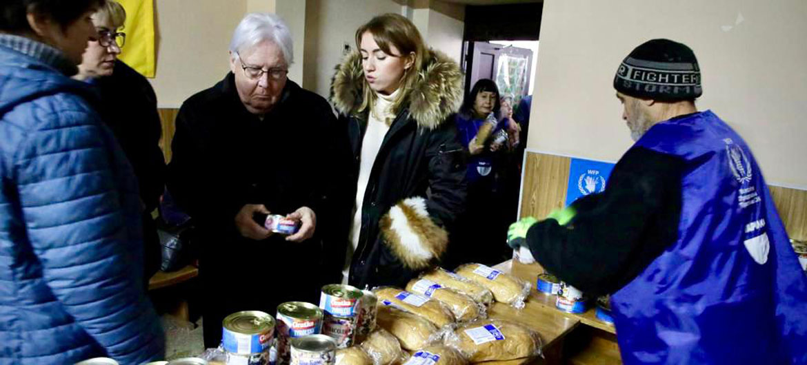 وكيل الأمين العام للشؤون الإنسانية ومنسق الإغاثة في حالات الطوارئ، مارتن غريفيثس، يزور خيرسون ضمن زيارته لأوكرانيا التي استمرت 4 أيام.