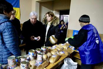 Under Secretary-General for Humanitarian Affairs and Emergency Relief Coordinator, Martin Griffiths, visits Kherson on his four-day visit to Ukraine.