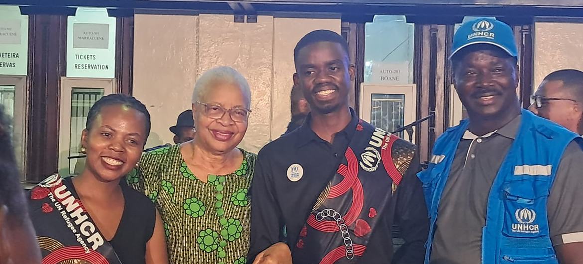 Graça Machel e convidados na abertura da mostra pela comemoração dos 75 anos do Acnur