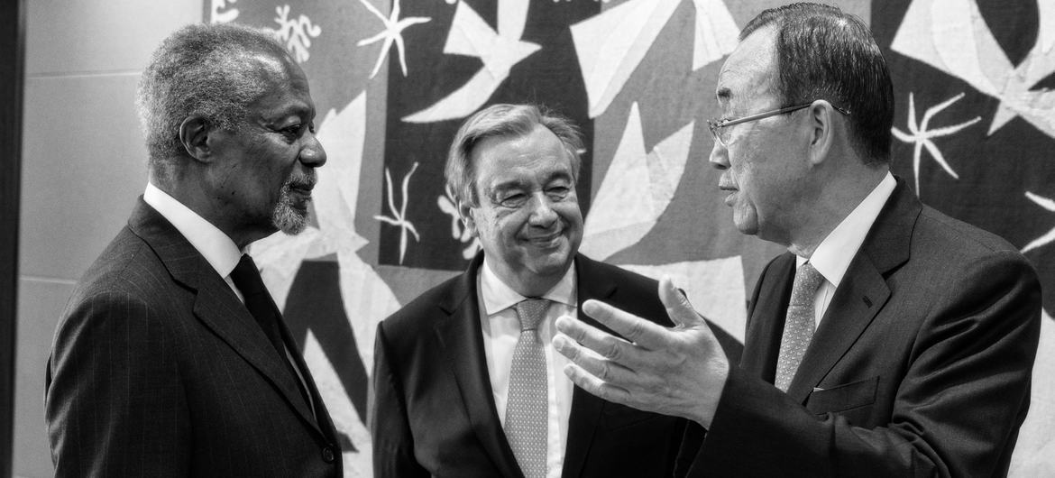 Former Secretaries-General Kofi Annan (left) and Ban Ki-moon (right) pay a courtesy call on Secretary-General António Guterres.
