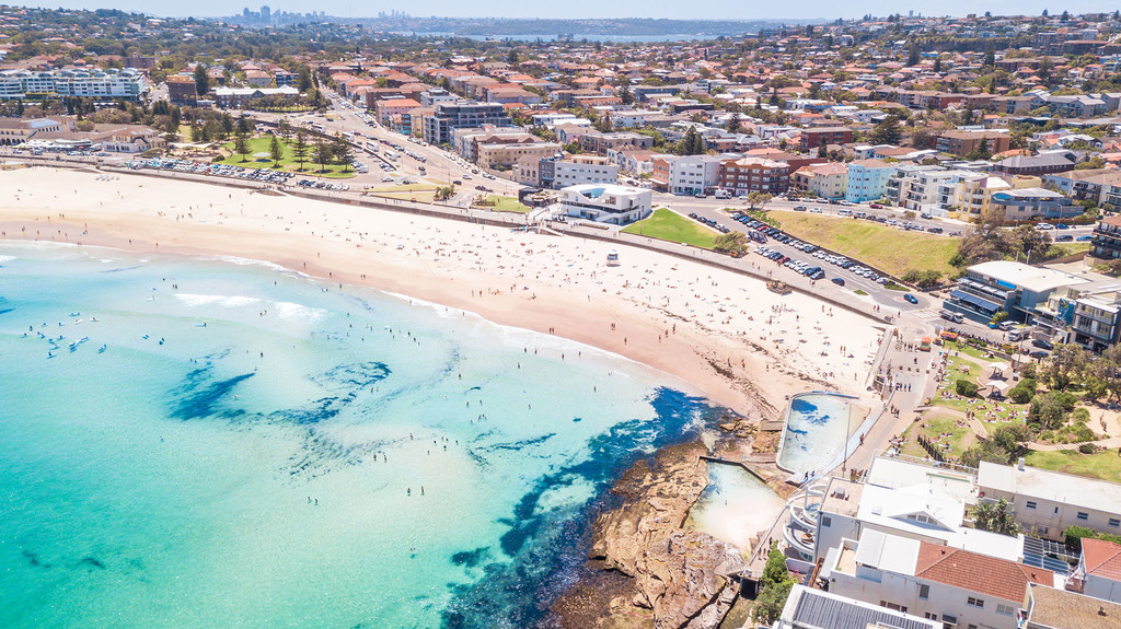 Bondi Beach, situada en los suburbios del este de Sídney, Australia.