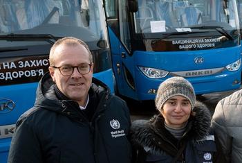 Автобусы будут использоваться для доставки мобильных выездных бригад в регионы, контролируемые правительством Украины. 