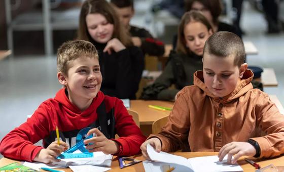 Детский фонд ООН проводит очные занятия в Харькове, чтобы помочь школьникам наверстать упущенное.