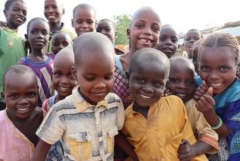 位于喀麦隆极北省首府马鲁阿的孩子们，这里受到乍得湖地区冲突和气候变化的影响。