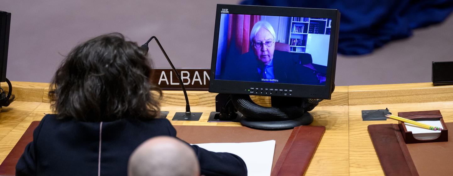 Martin Griffiths (no ecrã), Subsecretário-Geral para os Assuntos Humanitários e Coordenador da Ajuda de Emergência, informa a reunião do Conselho de Segurança sobre o Iémen.