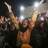 Los habitantes de Gaza celebran el anuncio de un acuerdo de alto el fuego.