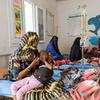 Hapa ni katika hospitali moja mjini Port Sudan, nchini Sudan ambako akina mama wanahudumia watoto wao wanaougua unyafuzi. Vita imesababisha uhaba wa chakula nchini Sudan.