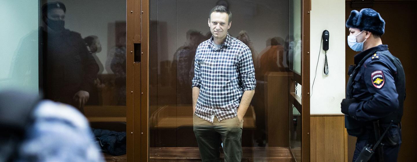 阿列克谢·纳瓦尔尼 (Alexei Navalny) 于 2021 年 2 月 20 日在莫斯科出庭。
