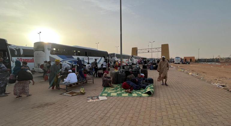 सूडान में लड़ाई के कारण परिवहन एक बड़ी चुनौती रही है.