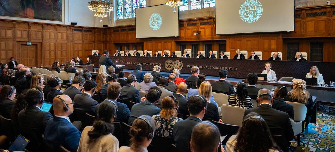 Uma visão ampla do tribunal da Corte Internacional de Justiça em Haia no caso África do Sul versus Israel.