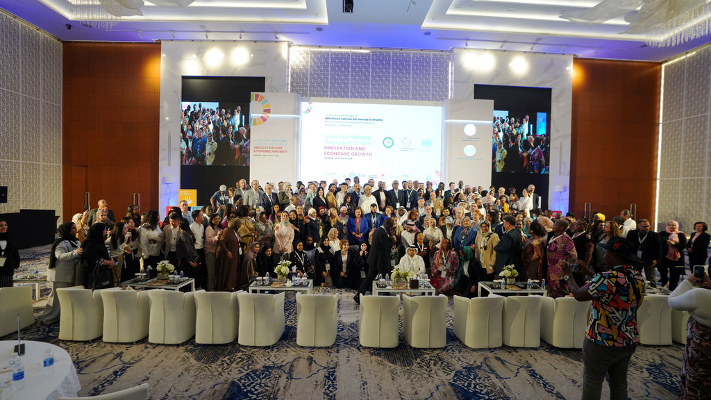 Photo de groupe des participants au World Entrepreneurs Investment Forum (WEIF) à Manama, Bahreïn.